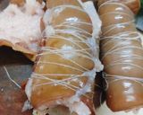 Hình bước làm 3 của món Canh nấm mèo cuộn chả cá