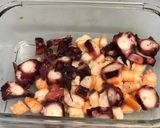 Foto del paso 2 de la receta: Ceviche de pulpo y langostinos con leche de coco 🥥