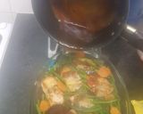 A picture of step 10 of Pan fried salmon with green beans and sauce.