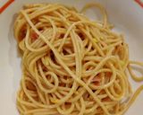 Foto del passaggio 4 della ricetta Spaghetti alla carbonara con prosciutto crudo