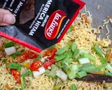 Foto langkah ke 4 dari resep Pancit Canton (Mie Goreng Philippines).
