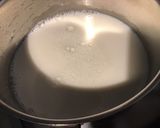 Une image de l'étape 1 de Crèmes bicolores vanille et pistache.