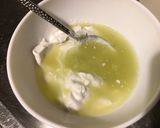 Une image de l'étape 4 de Crevettes marinées oignons de roscoff, ail fumé, citron vert, menthe et coco.