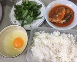 รูปขั้นตอนการทำที่ 1 ของ ข้าวผัดปลากระป๋องไข่ดาว