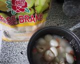 Foto langkah ke 2 dari resep Asinan leci simpel.