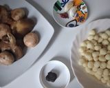 Foto del passaggio 1 della ricetta Gnocchetti con funghi e tartufo