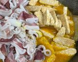 Gambar langkah 2 resipi Sotong, Pucuk Paku & Tempe Masak Lemak Kuning.