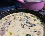 Foto del paso 3 de la receta: Albóndigas de pollo al puerro con puré