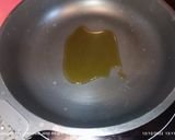 Foto del paso 2 de la receta Huevos fritos sobre torta de patata