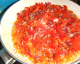 Foto del paso 3 de la receta: Chuletas de cerdo con pimientos rojos a la albahaca