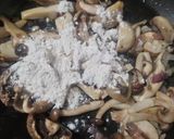 Foto del paso 2 de la receta Pollo con setas en salsa
