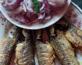 A picture of step 3 of Tangra Machher Jhal/ Small Cat fish Curry.