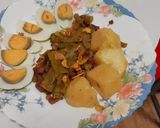 Foto del paso 5 de la receta Judías verdes rehogadas con patatas y huevos cocidos