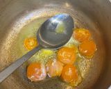 Hình bước làm 4 của món Da ếch lắc trứng muối