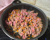 Foto del paso 3 de la receta: Arroz salteado con ternera y frutos secos