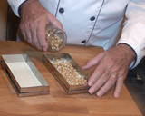 Foto del paso 2 de la receta: Pastelitos de hojaldre con nueces y coco