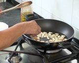 Foto del paso 1 de la receta: Conejo con salsa de almendras