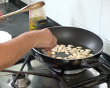 Foto del paso 1 de la receta: Conejo con salsa de almendras