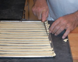 Foto del paso 9 de la receta: Grisines (palitos con escamas de sal)