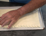 Foto del paso 5 de la receta: Coca de hojaldre rellena de chocolate