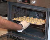 Foto del paso 7 de la receta: Profiteroles de nata con chocolate caliente