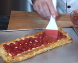 Foto del paso 9 de la receta: Tarta de hojaldre con fresas y crema pastelera