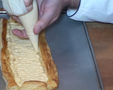 Foto del paso 7 de la receta: Tarta de hojaldre con fresas y crema pastelera