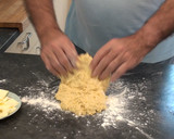 Foto del paso 2 de la receta: Coca de brioche con nueces y pasas
