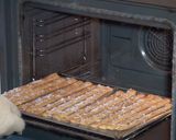 Foto del paso 11 de la receta: Grisines (palitos con escamas de sal)