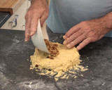 Foto del paso 6 de la receta: Coca de brioche con nueces y pasas