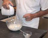 Foto del paso 8 de la receta: Profiteroles de nata con chocolate caliente