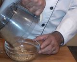 Foto del paso 5 de la receta: Pastelitos de hojaldre con nueces y coco