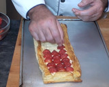 Foto del paso 8 de la receta: Tarta de hojaldre con fresas y crema pastelera