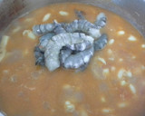 Foto del paso 7 de la receta: Potaje de alubias con sepia y langostinos