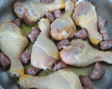 Foto del paso 1 de la receta: Pollo con puerros y salchichas