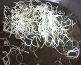 Foto del paso 4 de la receta: Vermicelles fritos con ibérico