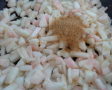 Foto del paso 4 de la receta: Girasol de manzana y sésamo garrapiñado