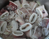 Foto del paso 2 de la receta: Guisantes con chipirones