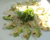 Foto del paso 6 de la receta: Carpaccio de aguacate y pera con piñones