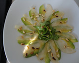 Foto del paso 5 de la receta: Carpaccio de aguacate y pera con piñones