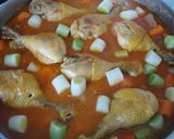 Foto del paso 5 de la receta: Pollo con puerros y salchichas