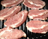 Foto del paso 5 de la receta: Bocadillo de lomo ibérico con pimientos y rúcula