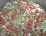 Foto del paso 2 de la receta: Potaje de alubias con sepia y langostinos