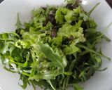 Foto del paso 1 de la receta: Ensalada de lechugas variadas con feta rebozado