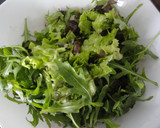 Foto del paso 1 de la receta: Ensalada de lechugas variadas con feta rebozado