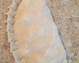 Foto del paso 4 de la receta: Calzone relleno de carne, salchichas y Mozzarella
