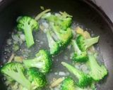 A picture of step 4 of Fried udon.