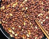 Hình bước làm 4 của món Chè mè đen đậu phộng sắn dây cốt dừa