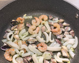 Foto del paso 2 de la receta: Paella de marisco a mi manera