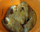 A picture of step 1 of Fish Curry.
